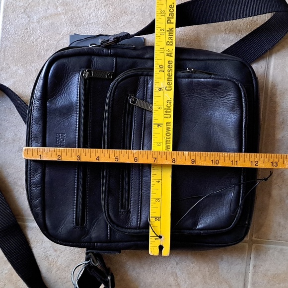 🌏Kenneth Cole🌏 - Picture 9 of 13